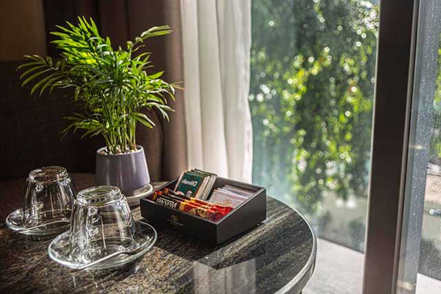 ban khach san 4 sao quan 1