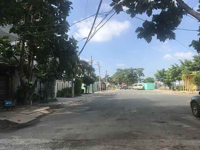 ban nha mat song duong tran nao quan 2 doi dien cong vien vinhomes