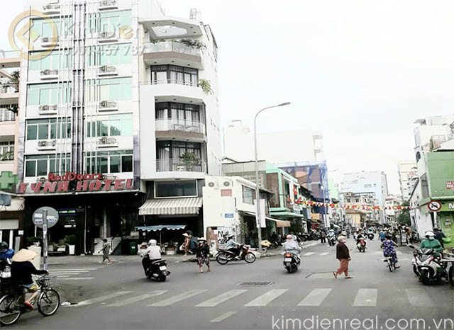 ban nha mat tien duong de tham quan 1