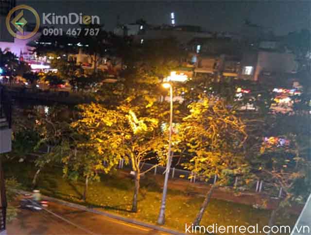 ban nha quan 1 huong tay