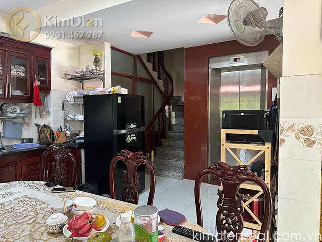 ban nha thao dien co thang may