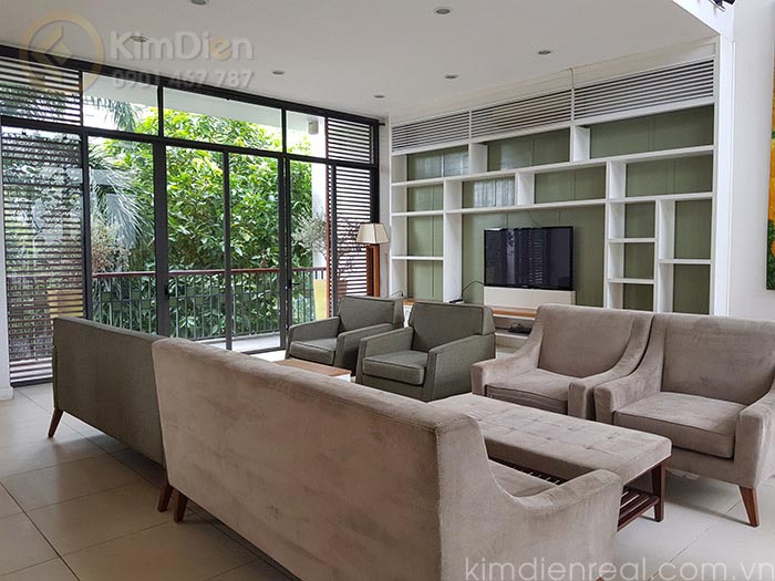 biet thu ho boi san vuon quan 2