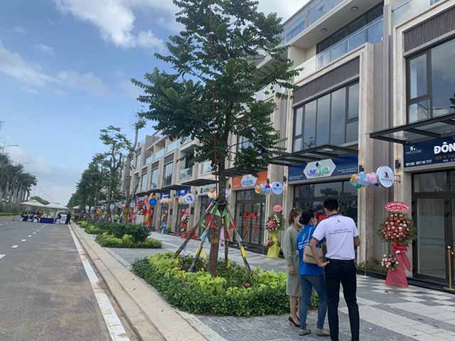 khai truong pho thuong mai gem sky world (2)