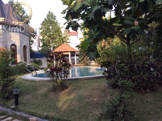 cho-thue-biet-thu-thao-dien-quan-2