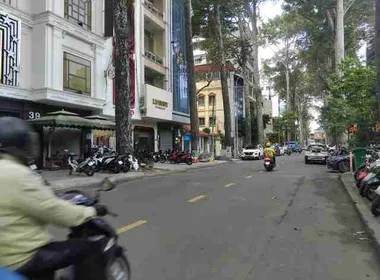 Bán Nhà Quận 1 Hướng Đông Nam