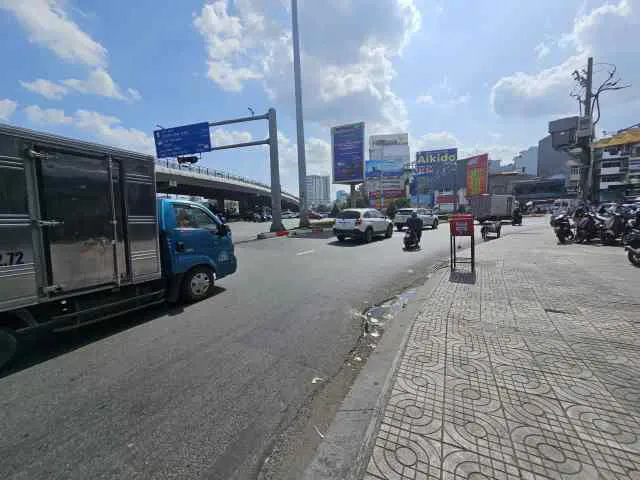 Bán Nhà Gần Ngã Tư Hàng Xanh Bình Thạnh