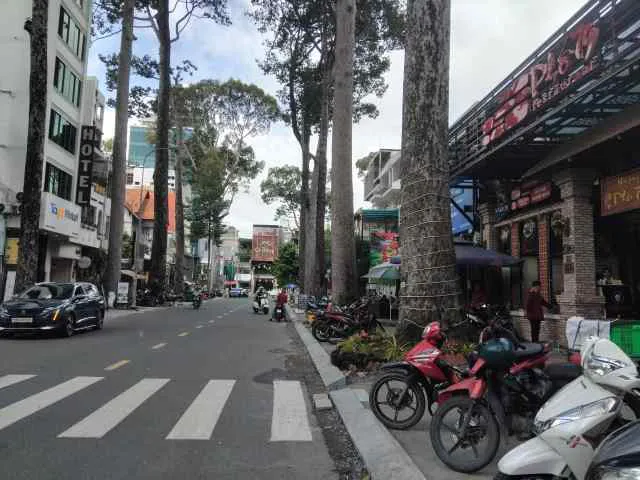 Bán Nhà Quận 1 Có Mặt Tiền Rộng 10m