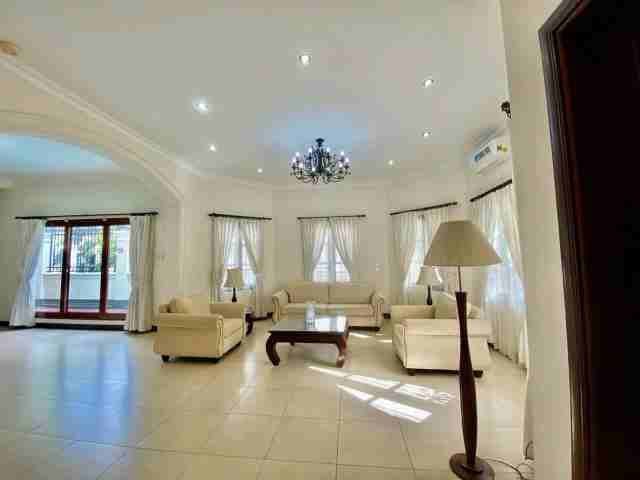 Bán Villa Góc 2 Mặt Tiền Phường Thảo Điền Quận 2