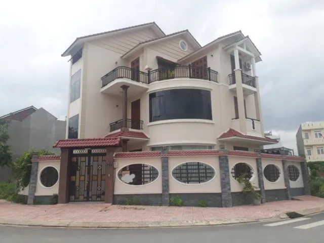 BÁN NHÀ 2 MẶT TIỀN ĐƯỜNG SÁT ĐƯỜNG ĐỖ XUÂN HỢP Q9 GIÁ RẺ