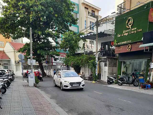 Bán Nhà Mặt Tiền Đường Nguyễn Văn Nguyễn Quận 1