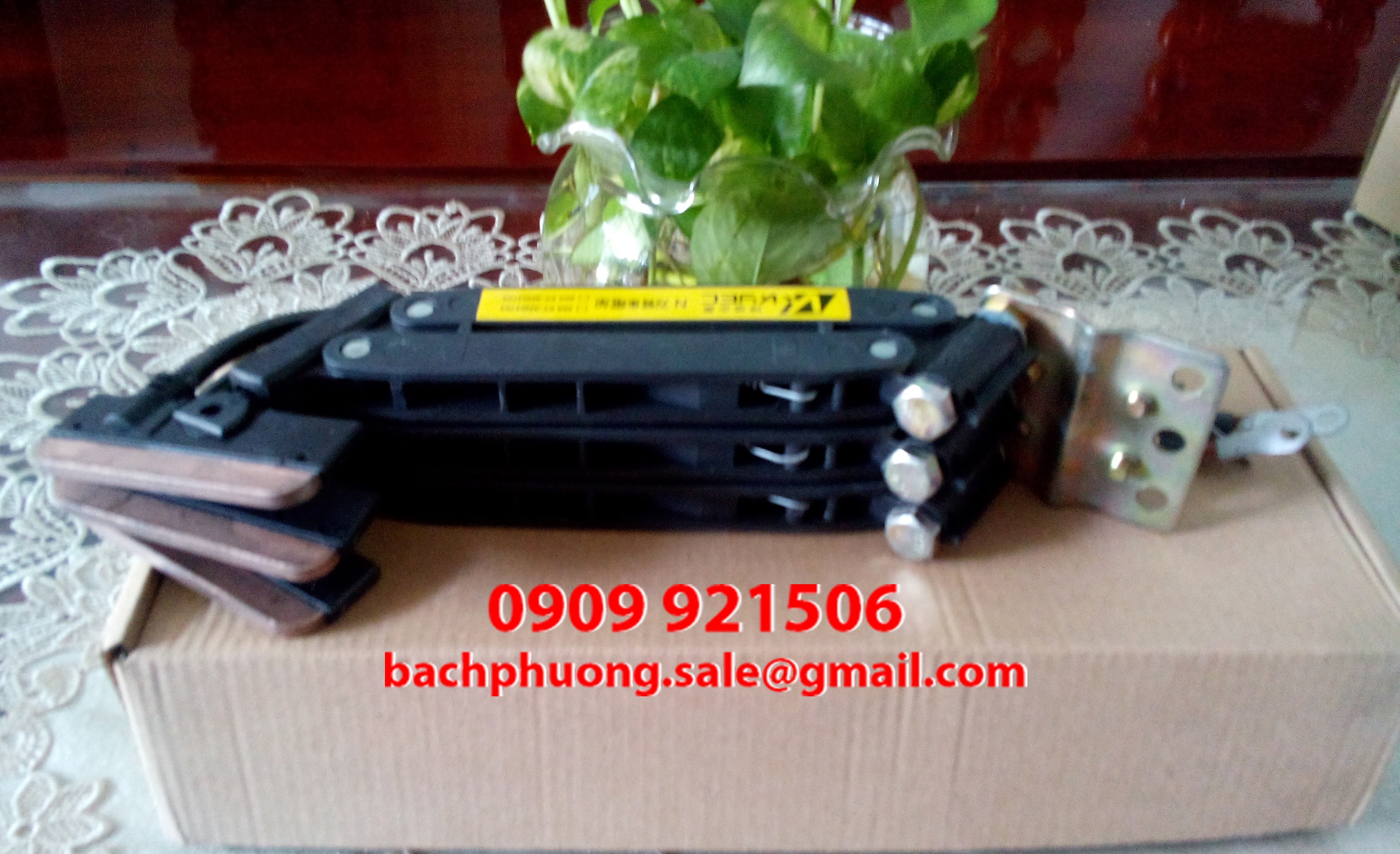 Tay tiếp điện (chổi lấy điện) cầu trục có vai trò gì Tay tiếp điện (chổi lấy điện) cầu trục có vai trò gì