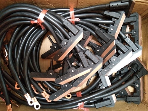 Là than chổi lấy điện 100A Là than chổi lấy điện 100A