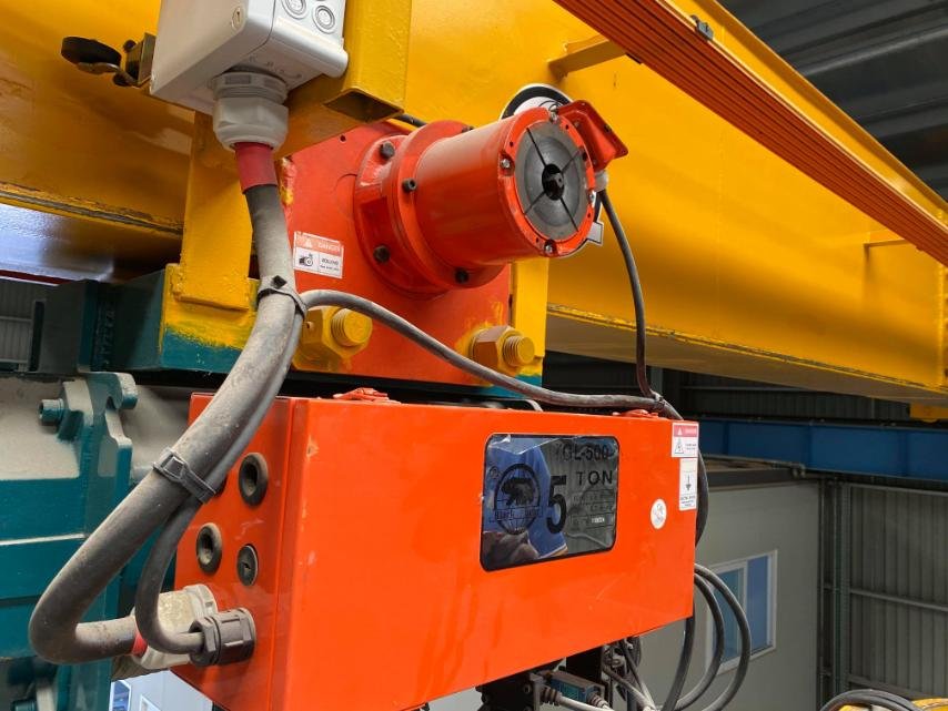 Ray điện an toàn cầu trục kyec 3P75A Ray điện an toàn cầu trục kyec 3P75A