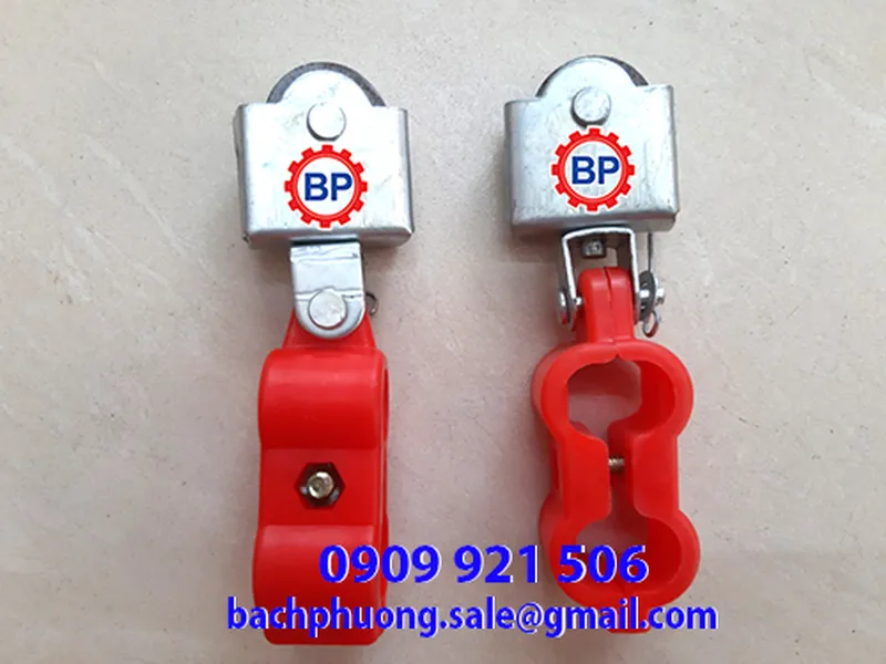 Con lăn treo cáp chạy trên cáp thép
