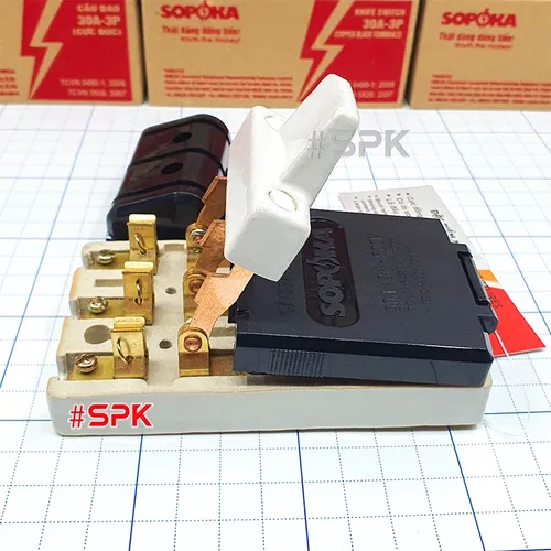 Cầu Dao Điện Đế Sứ 3 Pha 3P Cực Đúc Màu Đen 30A 600V D9A SOPOKA