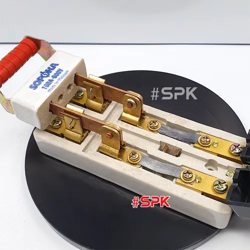 Cầu Dao Đế Sứ 1 Pha 100A 2P 600V Màu Đen D33 SOPOKA