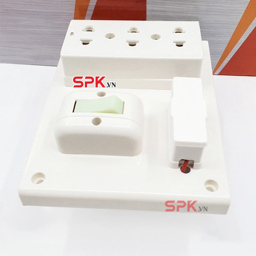 SOPOKA BN3E Bảng Điện 1 Công Tắc 3 Lỗ Cắm 2200W 10A