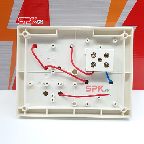 SOPOKA BN3E Bảng Điện 1 Công Tắc 3 Lỗ Cắm 2200W 10A