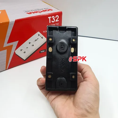 Ổ Cắm Điện SOPOKA 3 Lỗ Gắn Táp Lô T32 Chịu Nhiệt 170°C Chống Va Đập 