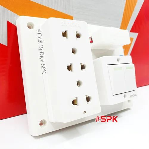 Bảng Điện 2 Công Tắc 3 Lỗ Cắm Có Cầu Chì BS3 SOPOKA