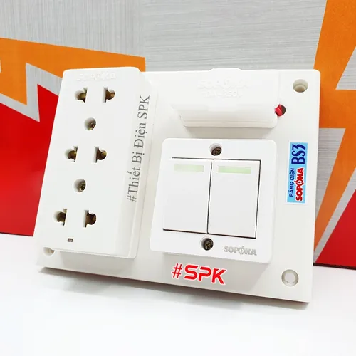 Bảng Điện 2 Công Tắc 3 Lỗ Cắm Có Cầu Chì BS3 SOPOKA