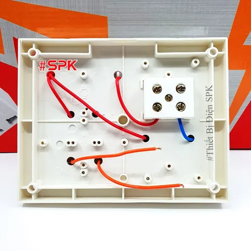 Bảng Điện 2 Công Tắc 3 Lỗ Cắm Có Cầu Chì BS3 SOPOKA