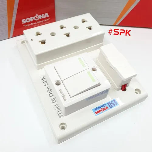 Bảng Điện 2 Công Tắc 3 Lỗ Cắm Có Cầu Chì BS3 SOPOKA