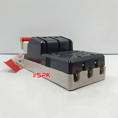 Cầu Dao Đế Sứ 3 Pha 3P 150A 600V Màu Đen D17 SOPOKA