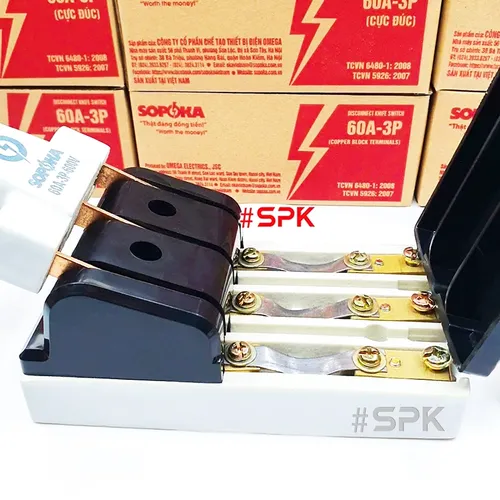 Cầu Dao Đế Sứ 3 Pha 3P 60A 600V Màu Đen D11(A) SOPOKA