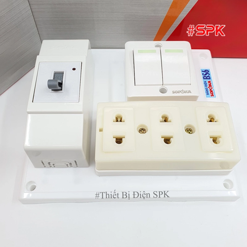 Bảng điện 2 công tắc 3 lỗ cắm CB cóc 30A BS6 SOPOKA
