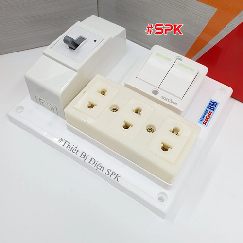 Bảng điện 2 công tắc 3 lỗ cắm CB cóc 30A BS6 SOPOKA