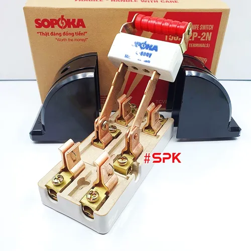 Cầu Dao Đảo Đế Sứ 1 Pha 150A 2P 600V 2N Màu Đen D41 SOPOKA
