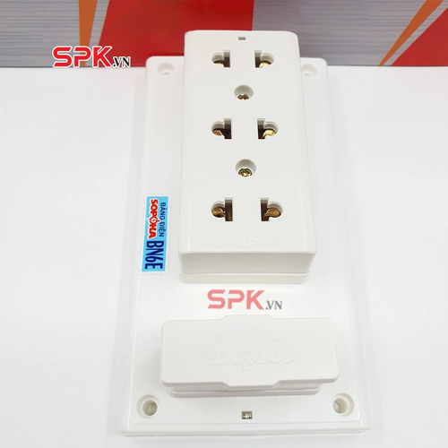 Bảng Điện Táp Lô 3 Lỗ Cắm Có Cầu Chì 2200W 10A BN6E SOPOKA
