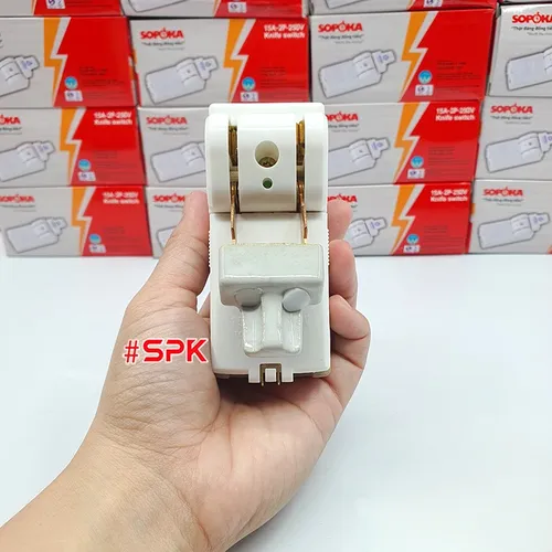 Cầu Dao Đế Sứ 1 Pha 15A-2P Cực Đúc D1H SOPOKA