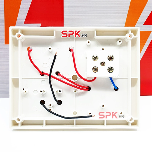 SOPOKA BN2E Bảng Điện 2 Công Tắc 3 Lỗ Cắm 2200W 10A