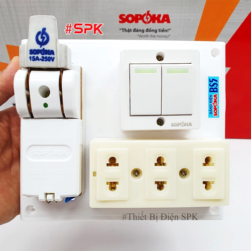 Bảng Điện 2 Công Tắc 3 Lỗ Cắm Cầu Dao Sứ 15A BS5 SOPOKA
