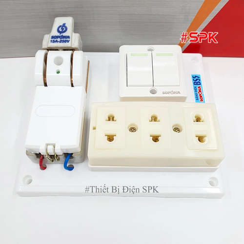 Bảng Điện 2 Công Tắc 3 Lỗ Cắm Cầu Dao Sứ 15A BS5 SOPOKA