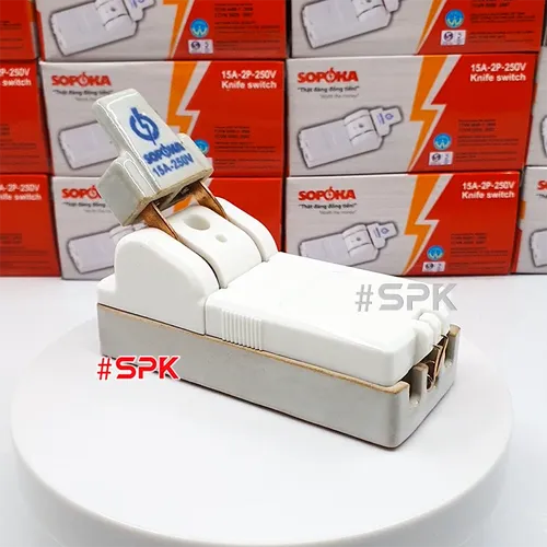 Cầu Dao Đế Sứ 1 Pha 15A-2P Cực Đúc D1H SOPOKA