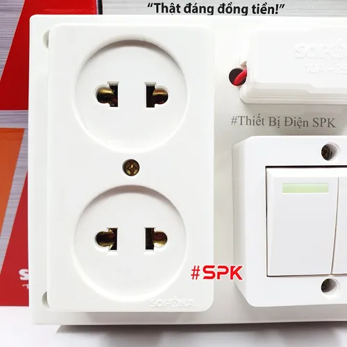 Bảng Điện 2 Công Tắc 2 Lỗ Cắm Có Cầu Chì BS2 SOPOKA