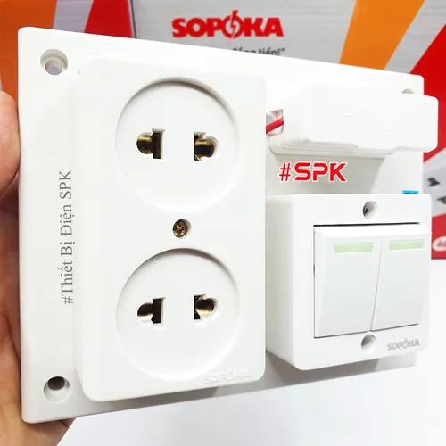 Bảng Điện 2 Công Tắc 2 Lỗ Cắm Có Cầu Chì BS2 SOPOKA