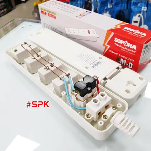 Ổ Cắm Điện 4 Lỗ 2200W Lõi Sứ Không Dây Có Công Tắc 4M-0 SOPOKA