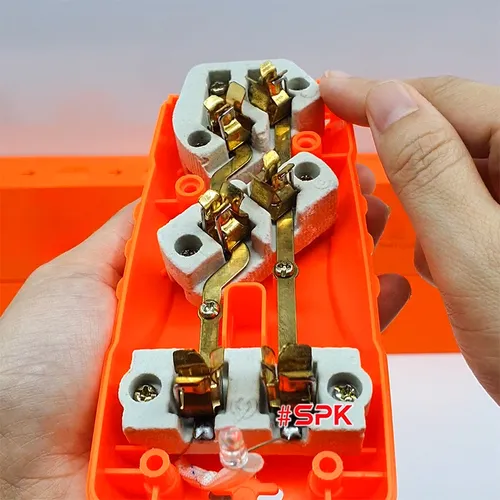 Ổ Cắm Điện 3 Lỗ Chéo SOPOKA 3C-3000W Vỏ Nhựa Chống Nhiệt Và Va Đập