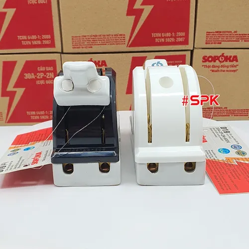 Cầu Dao Đảo Đế Sứ 1 Pha 30A 2P 600V 2N Màu Đen D19(A) SOPOKA