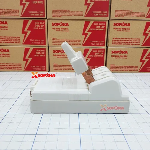 Cầu Dao Điện Đế Sứ 3 Pha 3P Cực Đúc Màu Trắng 30A 600V D9 SOPOKA