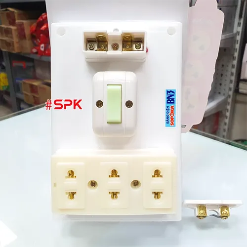 Bảng Điện Táp Lô 1 Công Tắc 3 Ổ Cắm Có Cầu Chì BN3 SOPOKA