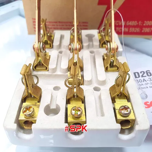 Cầu Dao Đảo Đế Sứ 3 Pha 30A 3P 2N 250V Màu Trắng D26 SOPOKA