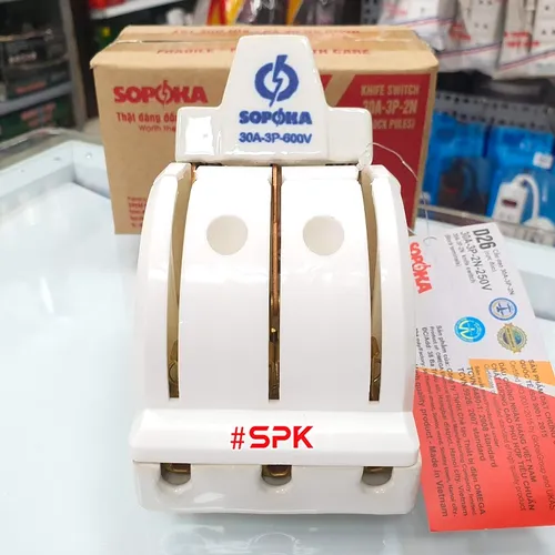 Cầu Dao Đảo Đế Sứ 3 Pha 30A 3P 2N 250V Màu Trắng D26 SOPOKA