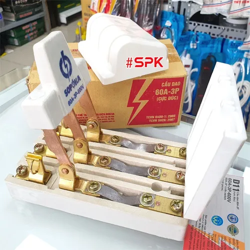 Cầu Dao Điện Đế Sứ 3 Pha 3P 60A 600V D11 SOPOKA