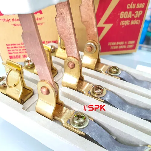 Cầu Dao Điện Đế Sứ 3 Pha 3P 60A 600V D11 SOPOKA