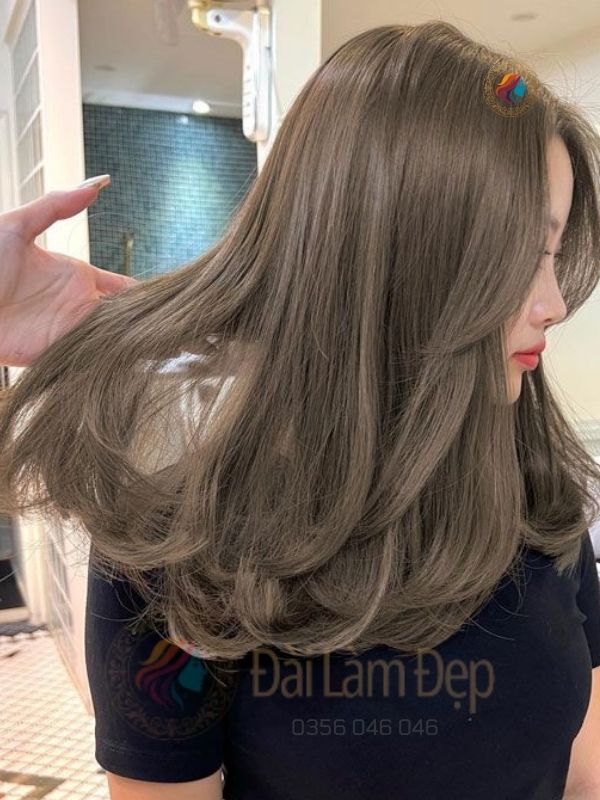 Mẫu nhuộm tóc nâu lạnh thanh lịch và sang trọng tại salon Đài Làm Đẹp Mẫu nhuộm tóc nâu lạnh thanh lịch và sang trọng tại salon Đài Làm Đẹp